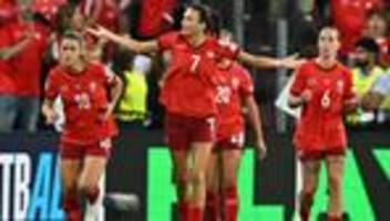 Fußball-EM 2025: Schweiz dank Lastminute-Tor im Viertelfinale, Norwegen Gruppensieger