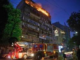 Heftiges Flugabwehrfeuer: Kiew meldet Tote und Verletzte nach russischem Angriff