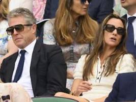 Vier Sätze und ein Schlummerfall: Hugh Grants Wimbledon-Nickerchen geht viral