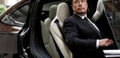 Elon Musk und Grok: KI-Chatbot soll sehr bald in Teslas installiert werden