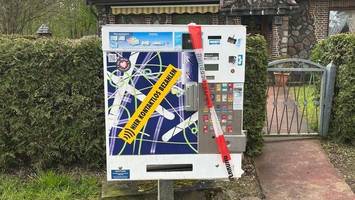 Mit Messer gedroht: Räuber erbeutet Einnahmen aus Zigarettenautomat
