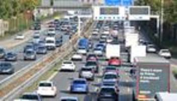 erste reisewelle: ferienstart in nrw: volle autobahnen, züge und flieger