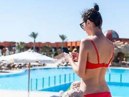 Kostenfallen im Blick: Clever telefonieren und surfen im Urlaub