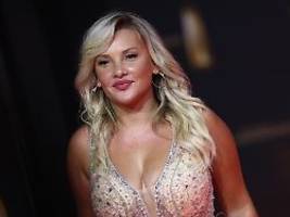 vip vip, hurra!: evelyn burdecki und liebe mit hindernissen