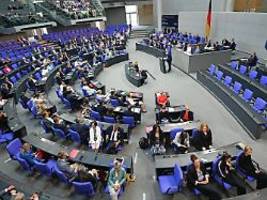 völkermord infrage gestellt: afd sorgt für eklat bei debatte über srebrenica