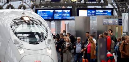 Deutsche Bahn muss Tickets weiter auf Papier anbieten