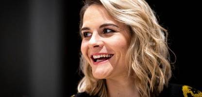 Fußball-EM 2025: Hazel Brugger besucht DFB-Frauen