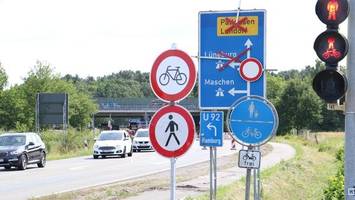 ausfahrt dicht: lange umwege für viele amazon-fahrer und golfer