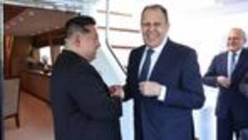 Russland und Nordkorea: Russlands Außenminister lädt Kim Jong Un zu Treffen mit Putin ein