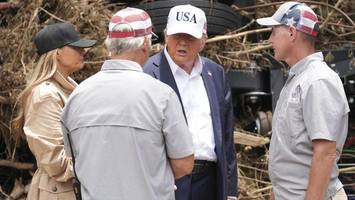 Trump besucht Texas nach Sturzflut – First Lady erhält Geschenk