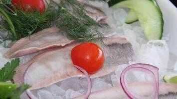 Es ist Matjes-Zeit! Hier gibt es den zarten Feinschmeckerfisch