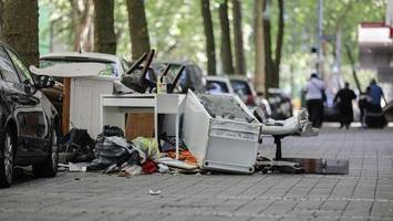 Immer mehr Hamburger werfen Sperrmüll einfach auf die  Wege