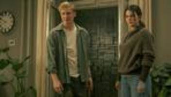 brick: wand vorm haus, brett vorm kopf