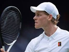 Erster italienischer Triumph: Jannik Sinner stürzt Titelverteidiger Carlos Alcaraz in Wimbledon