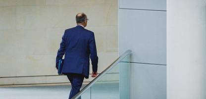 Friedrich Merz: Der Kanzler auf Weltreise - und auf der Flucht vor der Innenpolitik