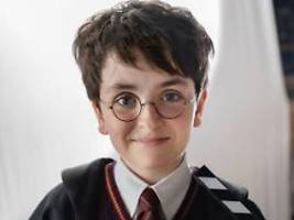 Das erste Foto in Schuluniform: So sieht der neue Harry Potter aus