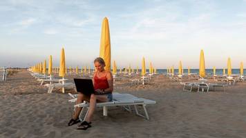 Arbeit: Unglücklich im Job? Diese fünf Fragen sollten Sie sich im Urlaub stellen