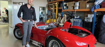Hubert Ehleiter restauriert am Augsburger Flughafen die Oldtimer von Superreichen