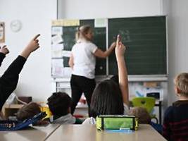 irre posse in baden-württemberg: 1440 lehrerstellen unbesetzt - wegen jahrzehntealter it-panne