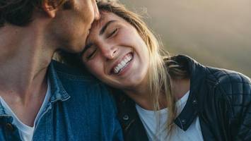 Partner zieht sich zurück? 4 Tricks wirken laut Expertin Wunder