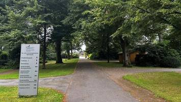 arzt unter tötungsverdacht: leichen-spur führt auf diesen friedhof