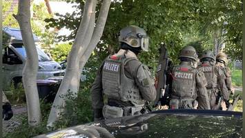 SEK-Einsatz in Niendorf – Polizei sucht nach Waffen