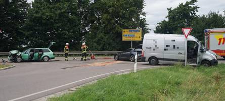 Unfall auf der B300: Fünf Menschen bei Unterwittelsbach verletzt