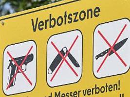 polizeikontrollen erleichtert: ab sofort gilt ein waffenverbot in berlins bussen und bahnen