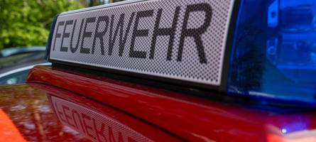 blitzeinschlag in aurach-weinberg: scheune brennt komplett nieder