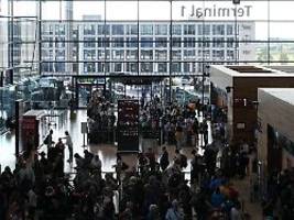 berüchtigter folterer?: libyscher milizenführer am berliner flughafen festgesetzt