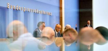 Richterstreit: Friedrich Merz stellt sich vor Frauke Brosius-Gersdorf, aber hält sich ihre Wahl offen