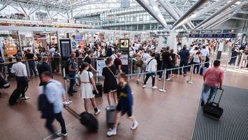 die sommerferien starten – wann es am flughafen hamburg voll wird