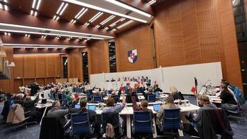 erbitterter streit: anwohner verursachen eklat im rathaus