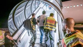 Hamburg schiebt zwei schwere Straftäter nach Afghanistan ab