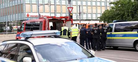 bombendrohung gegen augsburger hotel – die bilder vom großen polizeieinsatz