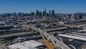 los angeles: auto fährt in menschenmenge, mehr als 20 verletzte