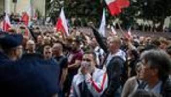 warschau: tausende demonstrieren in polen gegen aufnahme von migranten