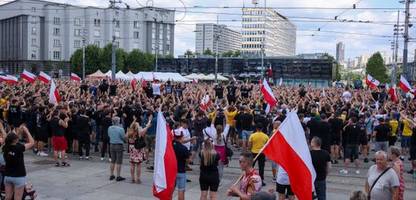 polen: tausende bei rechten demos gegen migration auf den straßen