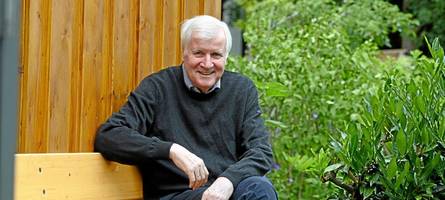 horst seehofer: „warum geht merkel nicht auch zu den opfern ihrer migrationswende?“