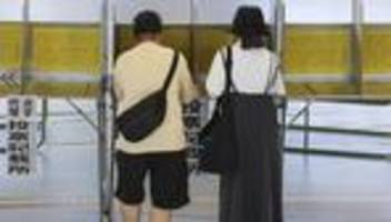 japan: regierungskoalition in japan könnte mehrheit verlieren