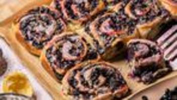 Mohnschnecken mit Wildheidelbeeren: Wo sich der Mohn an die Schnecke schnuckelt