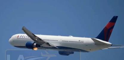 Triebwerk von Boeing fängt nach Start Feuer