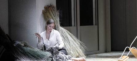 Oper „Pénélope“ in München: Eine Frau durch die Zeitlupe gesehen