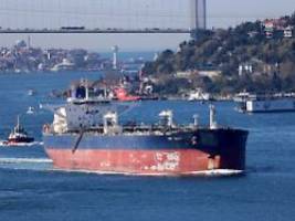 Sanktionen gegen 135 Öltanker: London setzt Zeichen gegen Moskaus Schattenflotte