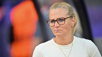 „ekelhaft”: englands trainerin über rassismus gegen carter