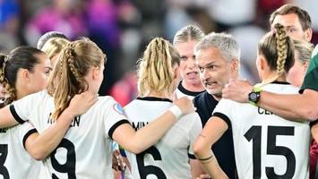 DFB-Frauen gegen Spanien: Tiefe Verbeugungen, enormer Respekt