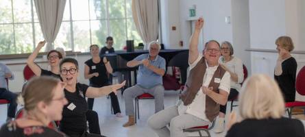 Tanz zwischen Kunst, Sport und Medizin: Das Projekt „Tanz mit Parkinson!“ von Uniklinik und Staatstheater Augsburg