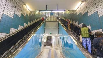 Merkwürdiger Geruch löst Feuerwehreinsatz am Bahnhof Messehallen aus