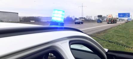 Streit auf der A8: Mann schlägt Kontrahenten auf Standstreifen
