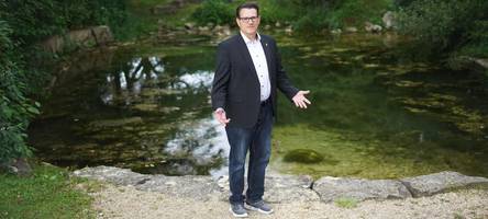 Nach Koi jetzt Goldfische: Im Stegbrunnen in Bachhagel wurden schon wieder Tiere ausgesetzt
